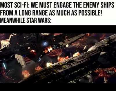 A real man fights a warship at close range!