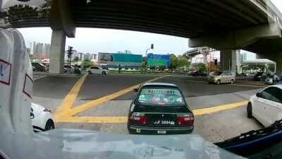 Idiot in Wira blocks firetruck, and then pretends to be its escort