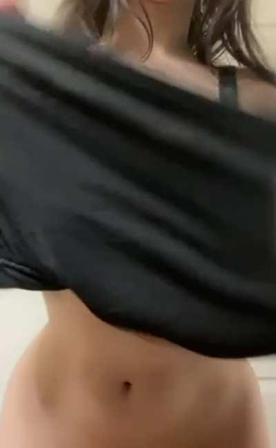 People are always surprised to see these natural DDDs sit on my tiny waist &amp;amp; 5&rsquo;1 frame