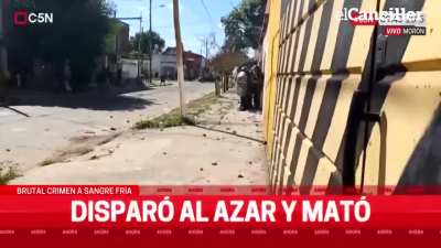la policía bonaerense se puso a proteger un bunker de drogas al que los vecinos querían quemar, luego de que mataran a un vecino en un enfrentamiento narco entre bandas de la zona