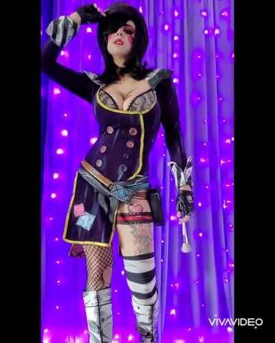 I've cosplayed all 6 of Moxxis outfits so I did the thing!