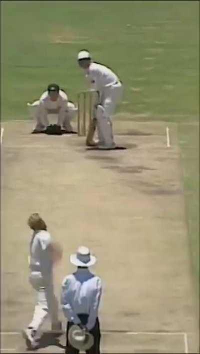 Spin King Shane Warne (RIP) weaving his magic!🏏