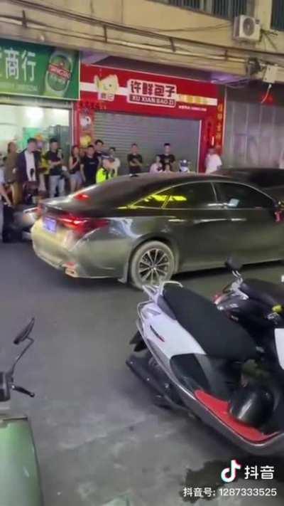 China uses Porsche as Police Car.