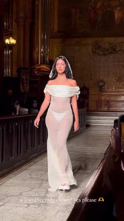 Stunning in white for NYFW