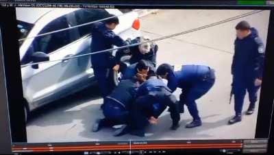 Ensenada: Exhibicionista hacia cosas obscenas en la calle y cuando lo fueron a arrestar se defendió con un palo