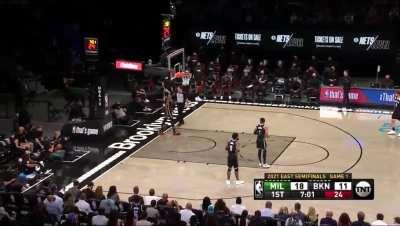 [Highlight] KD hits the backboard on an inbound pass for the turnover