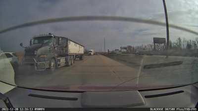 Left lane camper causes traffic