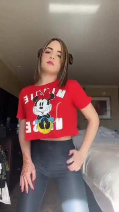 Hay que aceptar que se mueve bien rico 😏