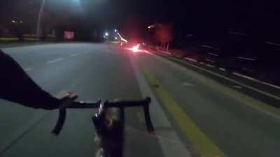 Chad italiano perseguindo o virgin inglês que cantava 