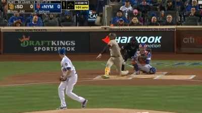[Highlight] A 101 MPH fastball from DeGrom sends Juan Soto stumbling after his swing