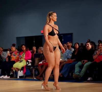 Marissa Dubois (FLL Fashion Week, 2023)