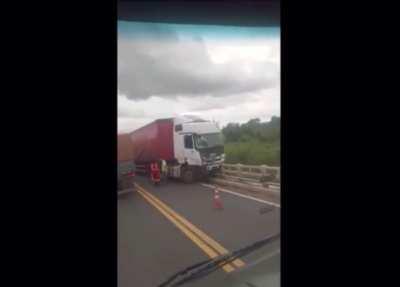 HORRIBLE crash after car fails to overtake semi