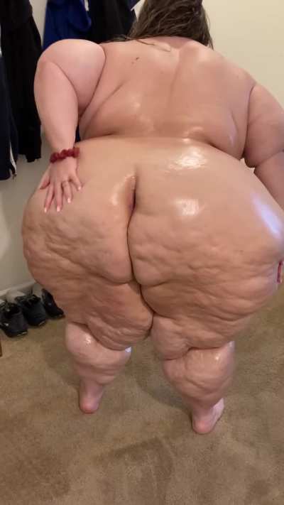 A ton of ass to handle, literally.. 🧱🚜