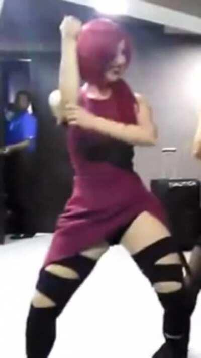 Xayah(Enji) struts her stuff for 46 wonderful seconds