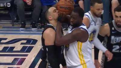 [Highlight] Dillon Brooks steals the inbound and gets the layup over Draymond Green, and then they have a strange interaction