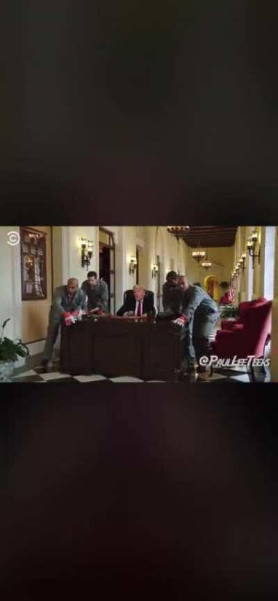 Saw this on Twitter. 😂 (@PaulLeeTeeks)