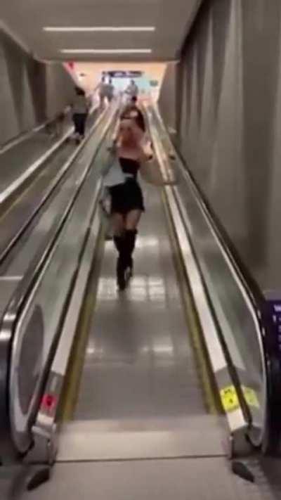 yAsS yOuRe a qUeEn (sorry for the lack of pixels)