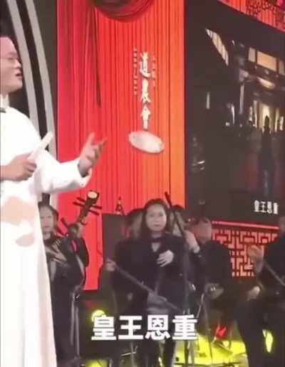 搞一个企业家唱戏比赛