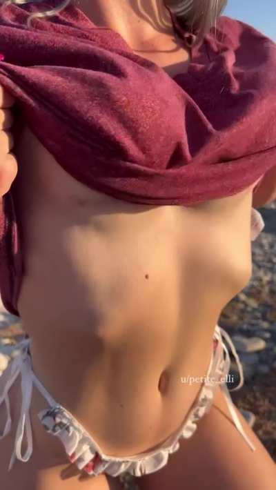 Can I be the first busty 4‘10 girl you date?