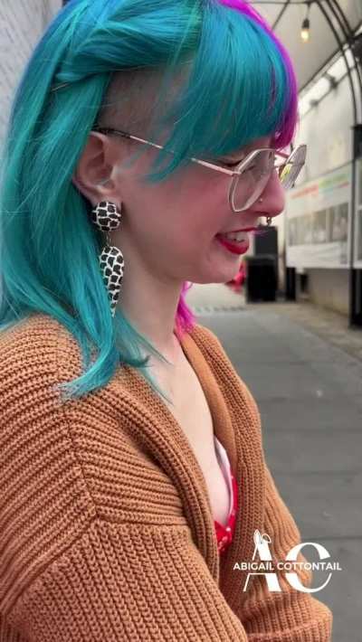 Being controlled with a sex-toy in public by a man seems soooo naughty and fun. 🤭💖