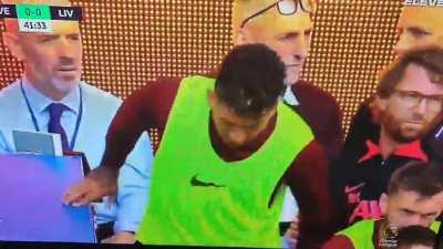 Secret sign to summon Firmino