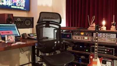 TIL that hitori-chan solo performance when her guitar string snapped is not some anime magic but a real thing, boccher is reaalll !!!