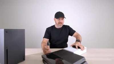 The Xbox Series S looks tiny compared to a PS4.