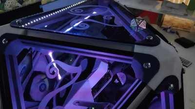 D20-shaped computer... Does it rule all the little dice?