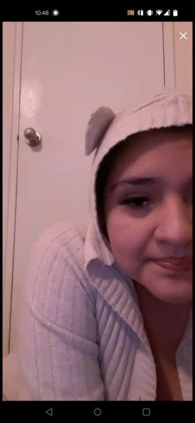 Tiktok Latina spends entire live tryna pop a tit out then succeeds and immediately ends it. Only caught the slip.