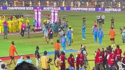 Virat Kohli congratulated Glenn Maxwell and gave his jersey as a gift