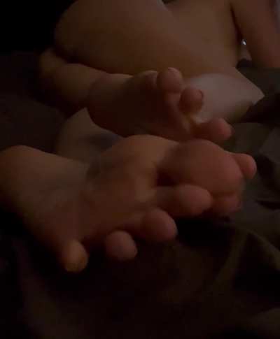 I just want someone to show these feet some love 