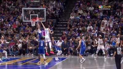 [Highlight] Alex Len spikes Chet's shot