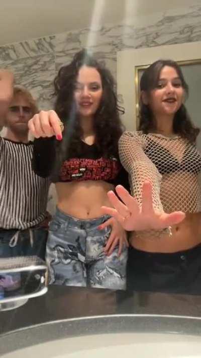 Dafne Keen & Milene Mayer