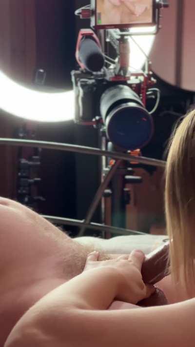 I thought today we could do an ask us anything! 🤩 if you have any questions about us, our pages, how we film etc drop us a comment below! 🥰 we’ll answer everything as best we can! 💗