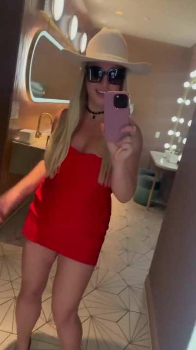 Love to see Britney living it up in Vegas. It’s like a big 🖕 to Jamie for not allowing her to do anything during the residency.