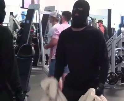 Me training to rob El Rubio for 17th time today