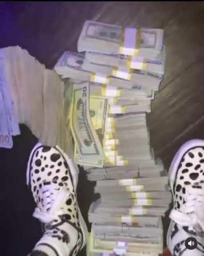 I&rsquo;m mad durk ain&rsquo;t drop dis song on 7220 shit sound hard. this better be on the deluxe tho😂