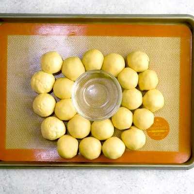 Cheesy Garlic Meatball Bombs