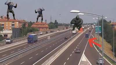 شاحنة غاز تنفجر الله بالقرود وانفجارات متعددة صرخات شبابيك