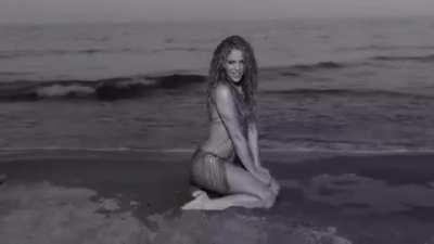 Shakira's shaking Ass