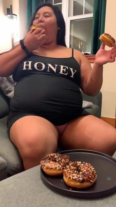 Just a little pre-dinner dessert 😘