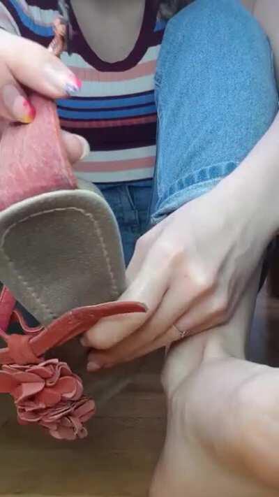 Sandals, oily feet and dirty talk. You're very welcome 😈💖