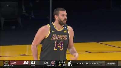 [Highlight] Gasol hits a three and says a quick prayer