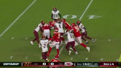 [Highlight] Bobby Wagner picks off Mahomes on the deflection for Commanders 2nd INT of the game