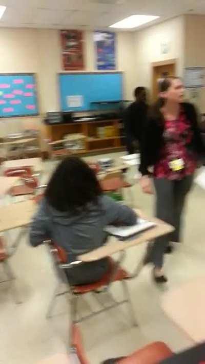 Crazy Classroom Fight !