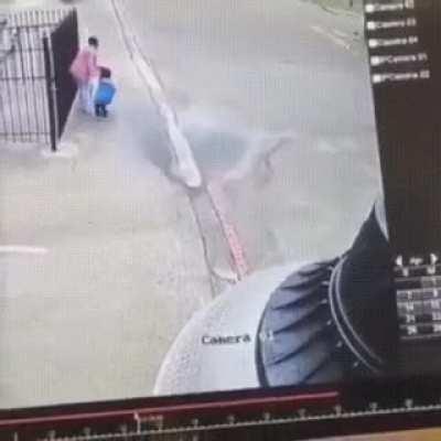 WCGW mom walks her kids back home