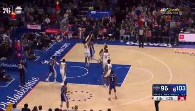 [Highlight] Embiid weaves through 3 Pelicans and proceeds to breakdance