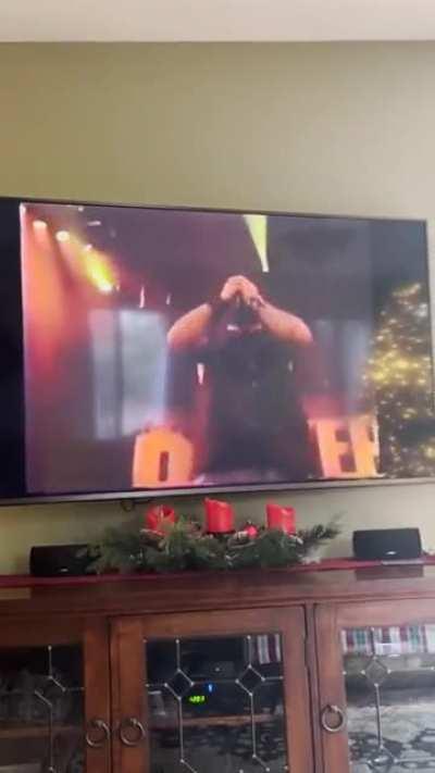 Just my Cat Enjoying some Pantera in the morning … 😂😂