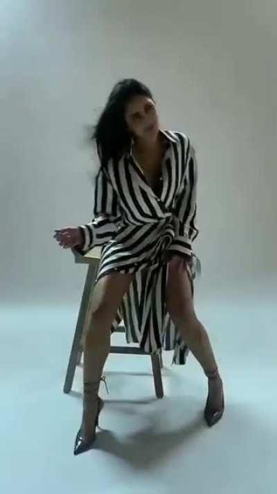 Pose queen katrina kaif 💦💦 🥵