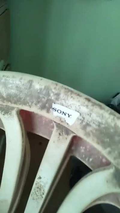 Bro whats your gaming chair Me: